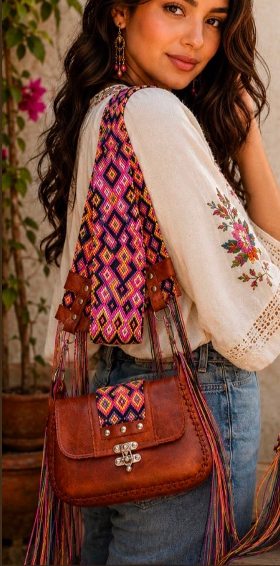 Handcrafted Leather Bag with Handwoven Strap / Bolsa de Piel con Tira Tejida a Mano
