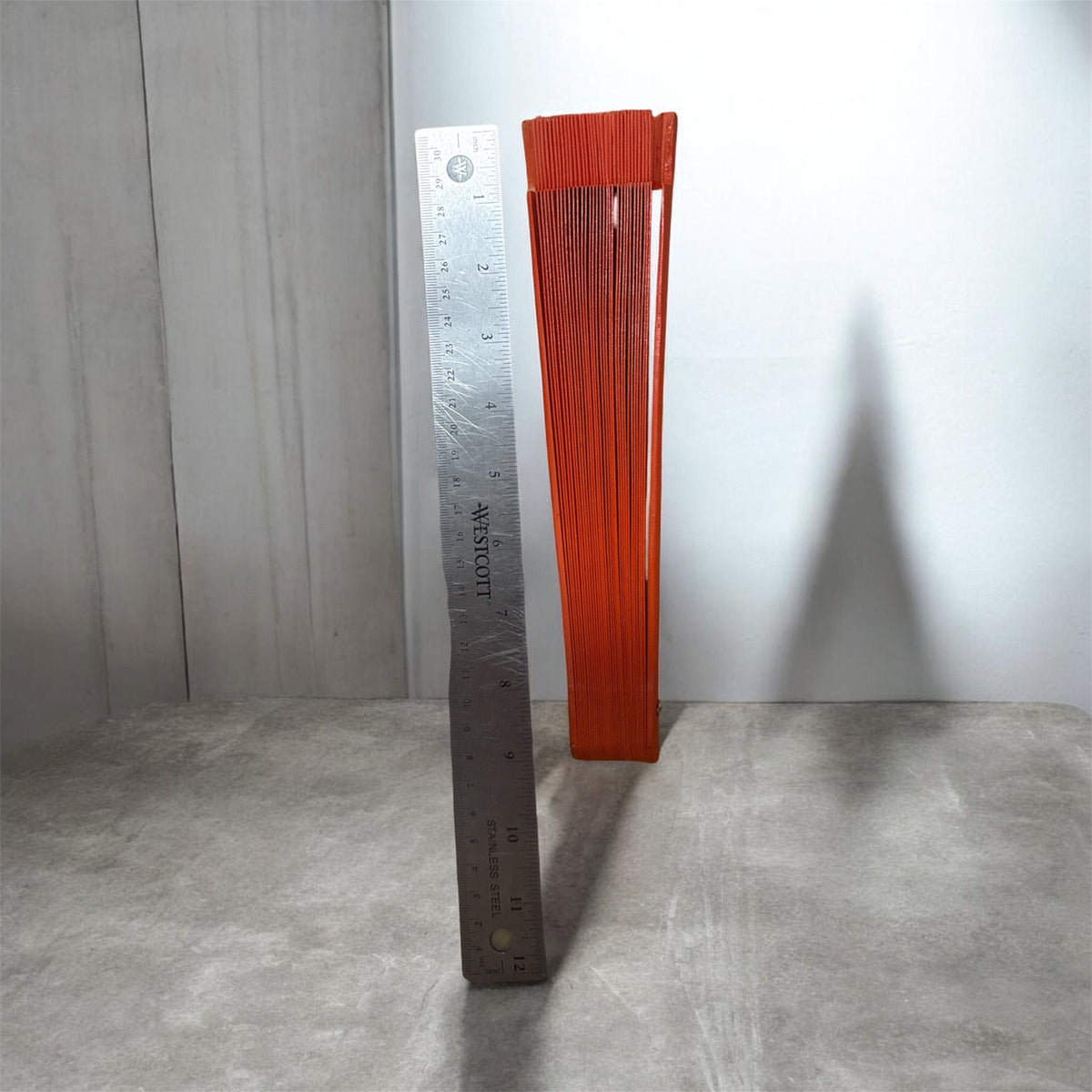Orange wooden fan, Abanico en madera color Anaranjado (9in)