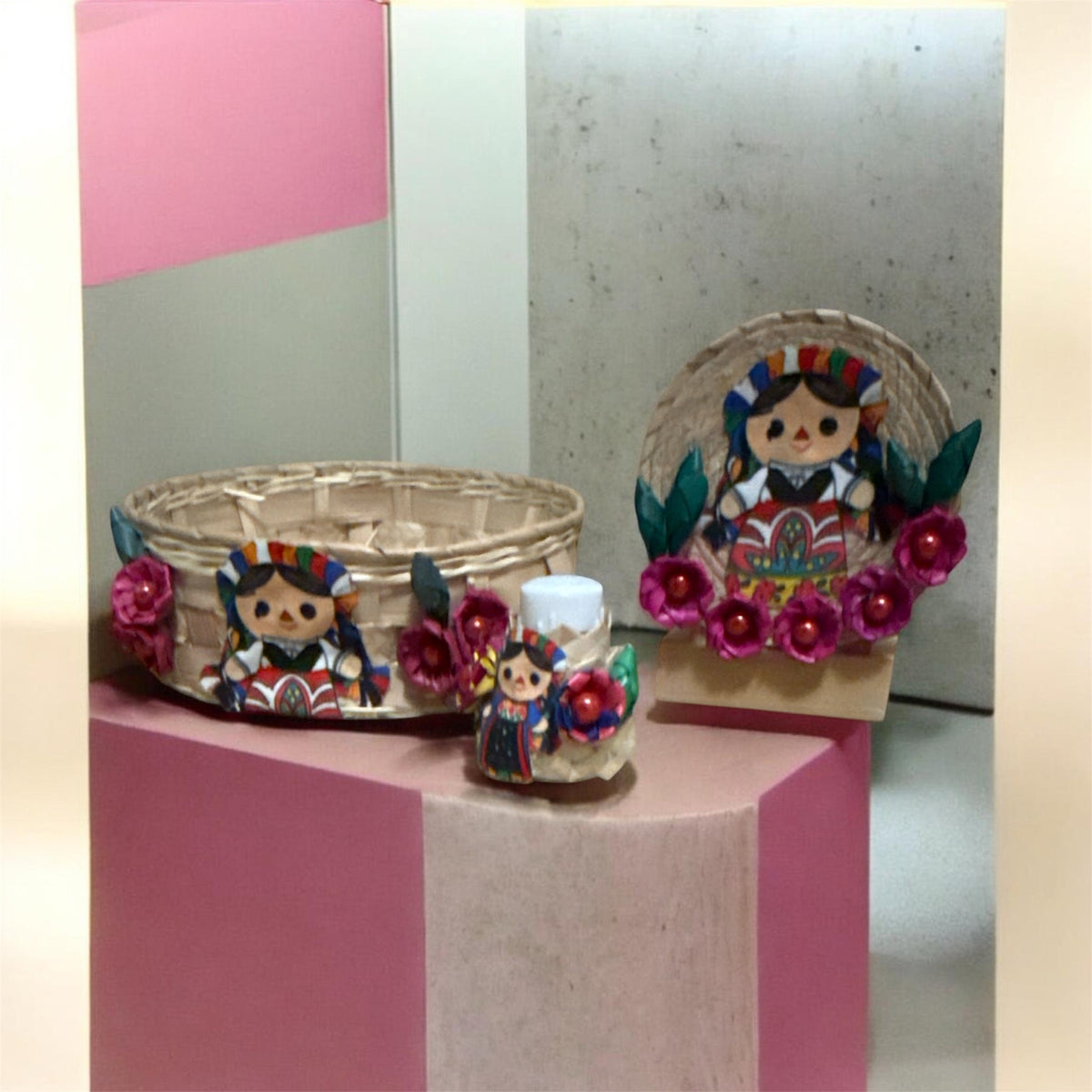 Tortilla holder, Napkin holder, and Salt shaker set / Tortillero, Servilletero y Salero LELE