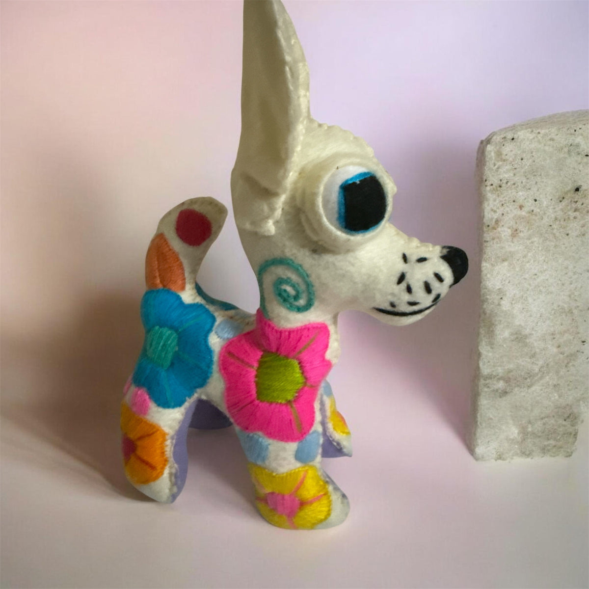 Dog Handmade Alebrije Figurine / Alebrije hecho a mano Chihuahua 1