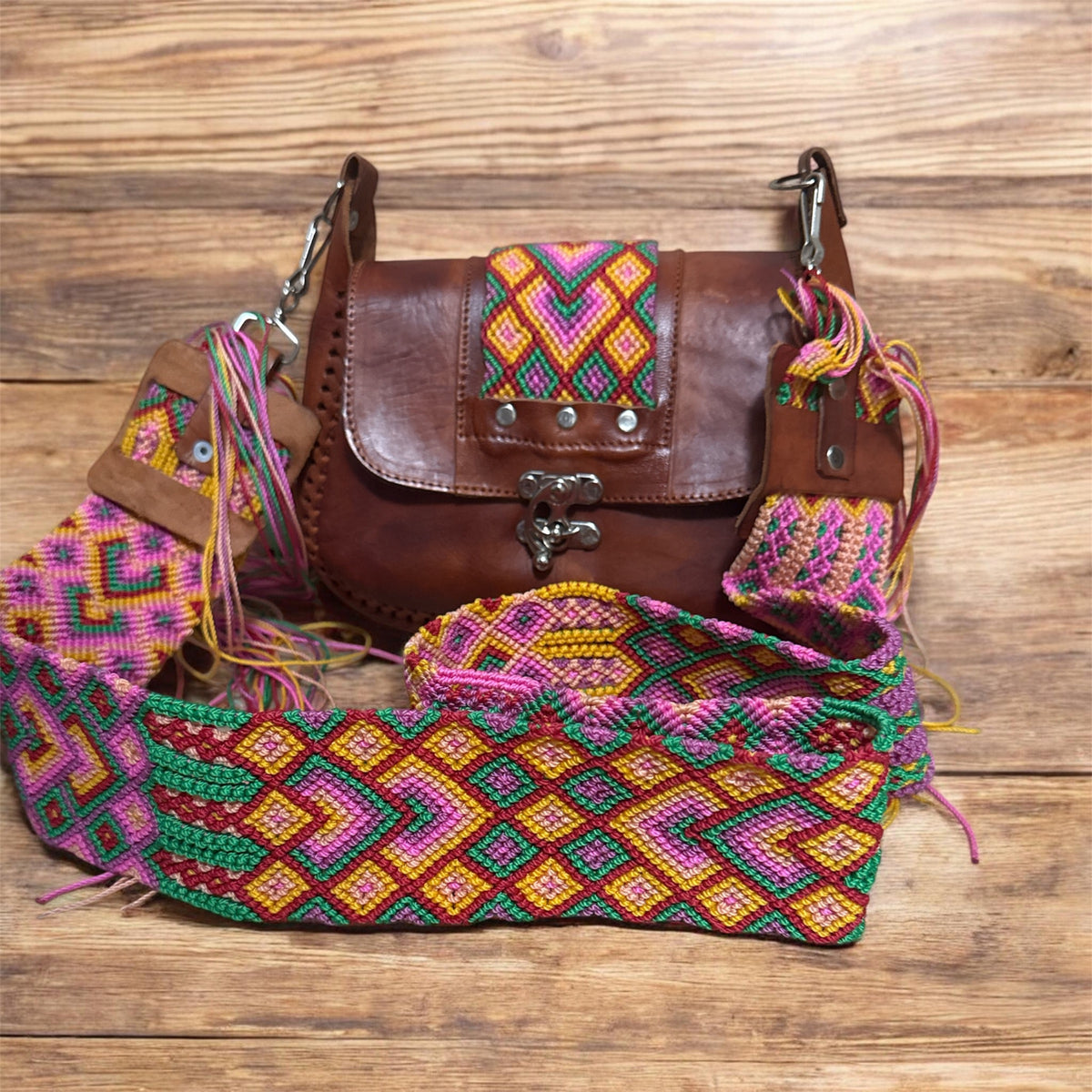 Handcrafted Leather Bag with Handwoven Strap / Bolsa de Piel con Tira Tejida a Mano