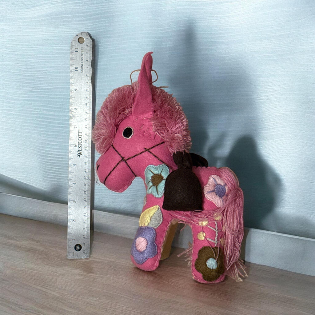 Horse Handmade Alebrije Figurine / Alebrije hecho a mano con forma de Caballo