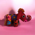 Rey Elephant Handmade Alebrije Figurine / Alebrije hecho a mano con forma de Elefante Rojo