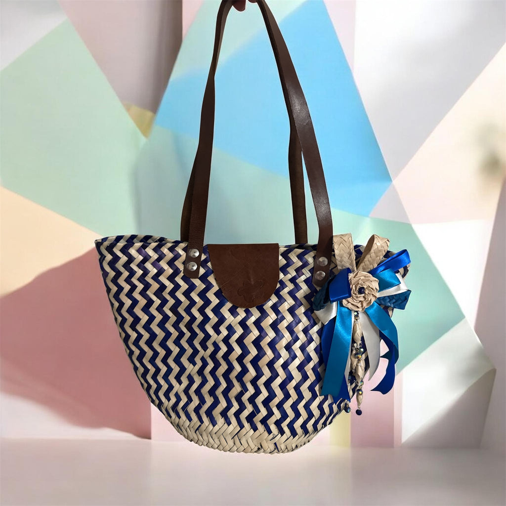 Blue and White Palm Handbag / Bolsa en palma color azul y blanco