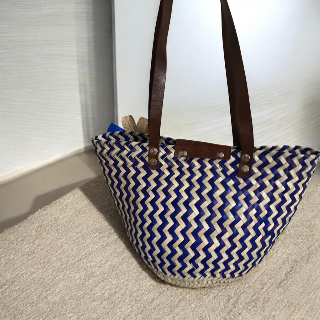 Blue and White Palm Handbag / Bolsa en palma color azul y blanco