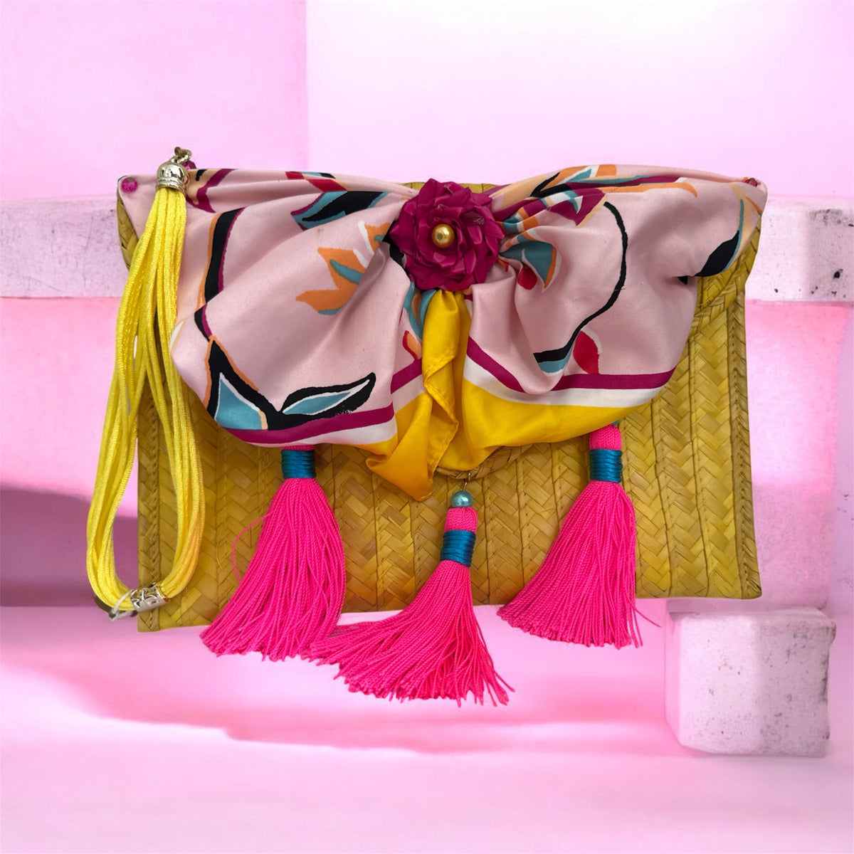 Clutch / Bolsa munequera Amarilla