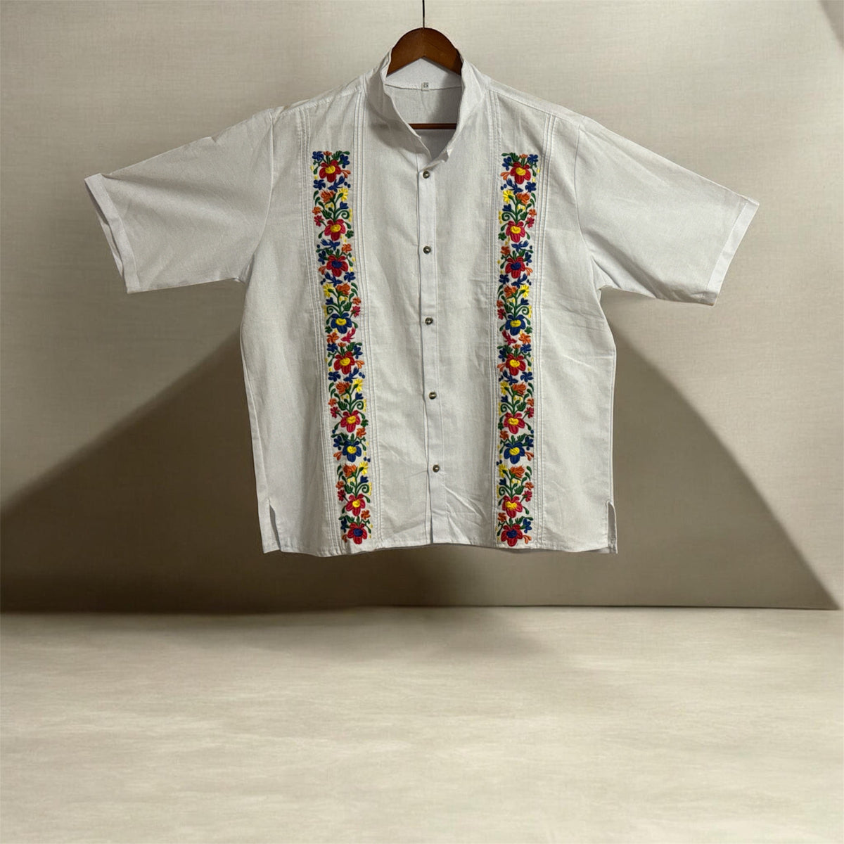 Men’s Embroidered Cotton Shirt / Camisa de Algodón Bordada para Hombre flores