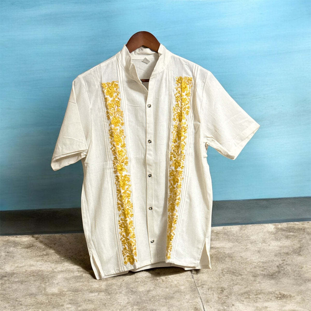 Men’s Embroidered Cotton Shirt / Camisa de Algodón Bordada para Hombre Beige
